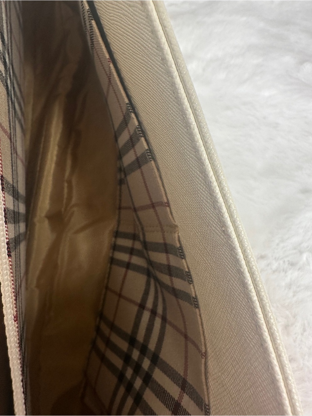 Burberry Vintage White Saffiano Leather Shoulder Bag - Picture 13 of 16